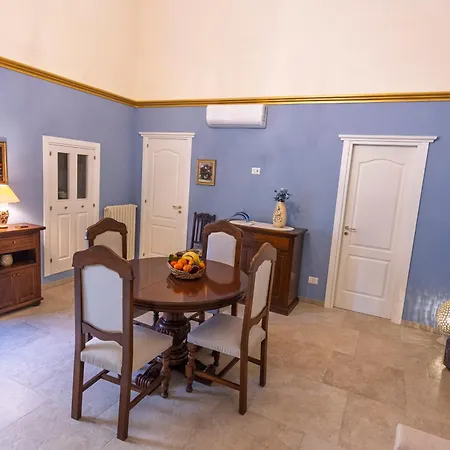 Old House - Historic Beauty Home, Apartment