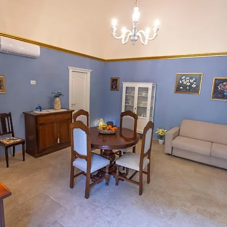 Old House - Historic Beauty Home, Apartment
